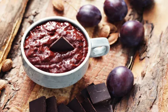 Chocolate Plum on 5 Grains Crispbread