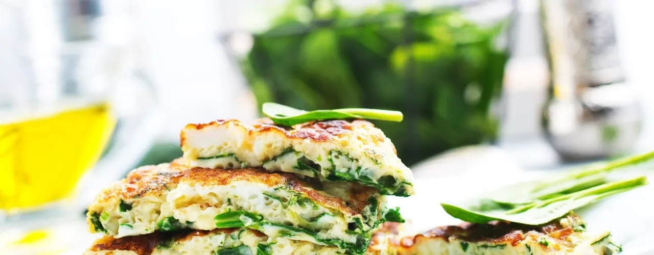 Omelette with spinach and Pumpkin & Cheese bread